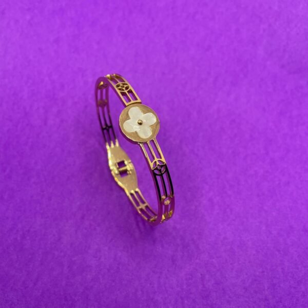 White MOP Clover Bracelet