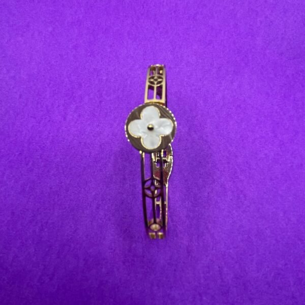 White MOP Clover Bracelet - Image 3