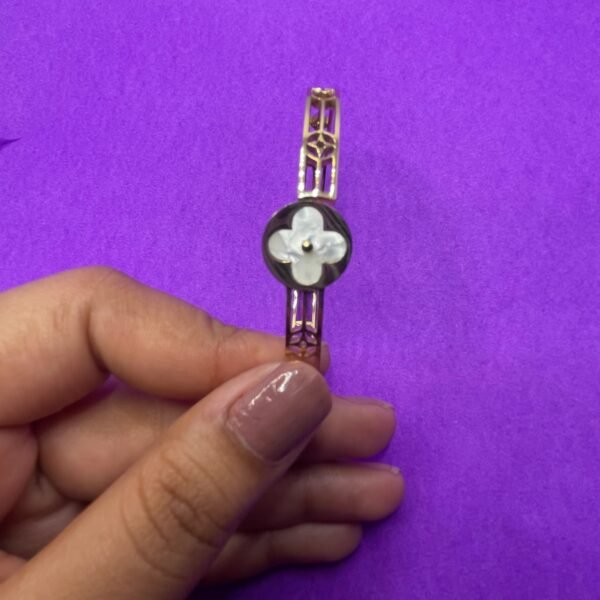 White MOP Clover Bracelet - Image 2