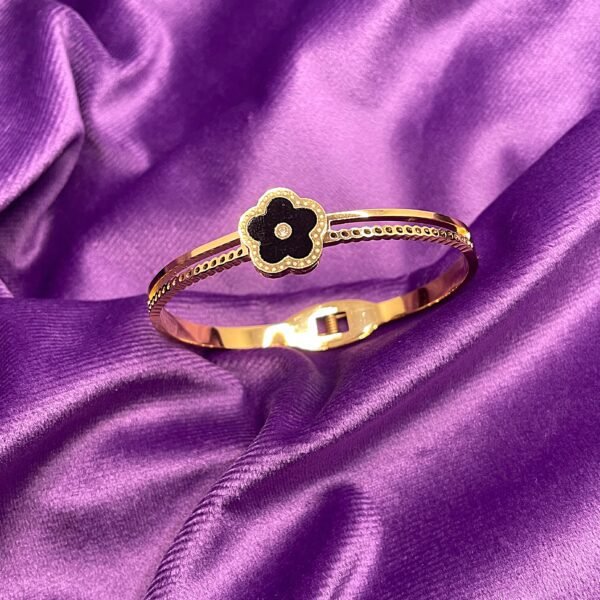 Black MOP Clover Anti tarnish bracelet