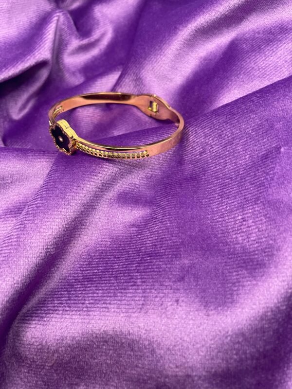 Black MOP Clover Anti tarnish bracelet - Image 4