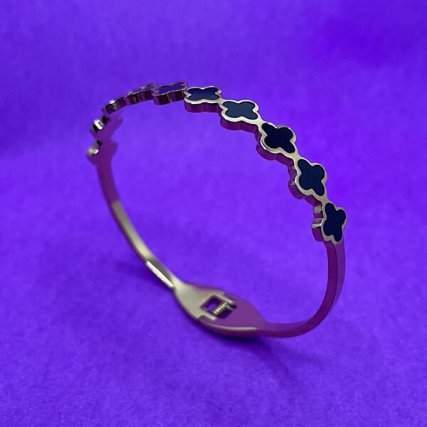 Multi Clover Anti tarnish bracelet - Image 3