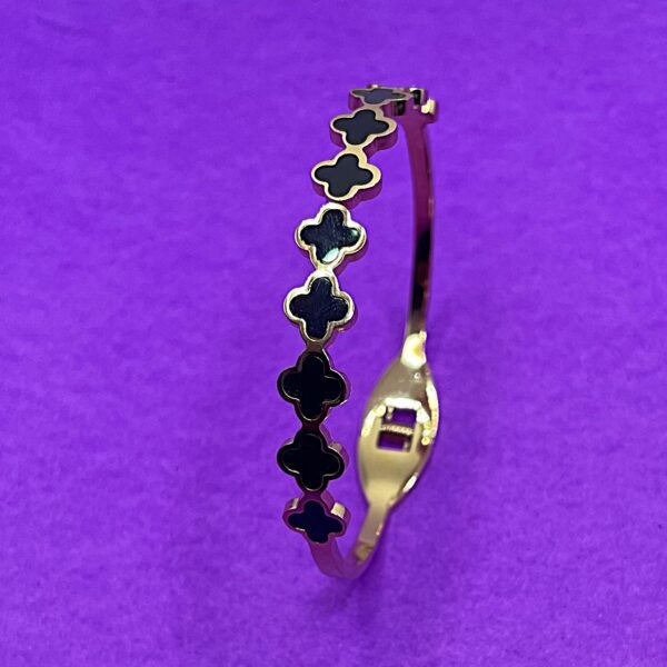 Multi Clover Anti tarnish bracelet - Image 2