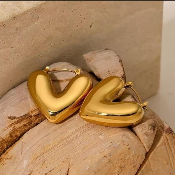 Ear hugging Heart earrings - Image 3