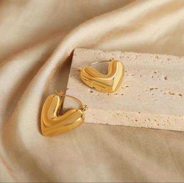 Ear hugging Heart earrings - Image 2