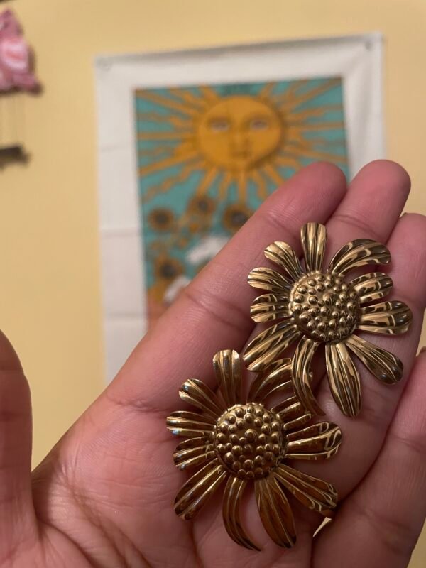 Petal perfection earrings - Image 2