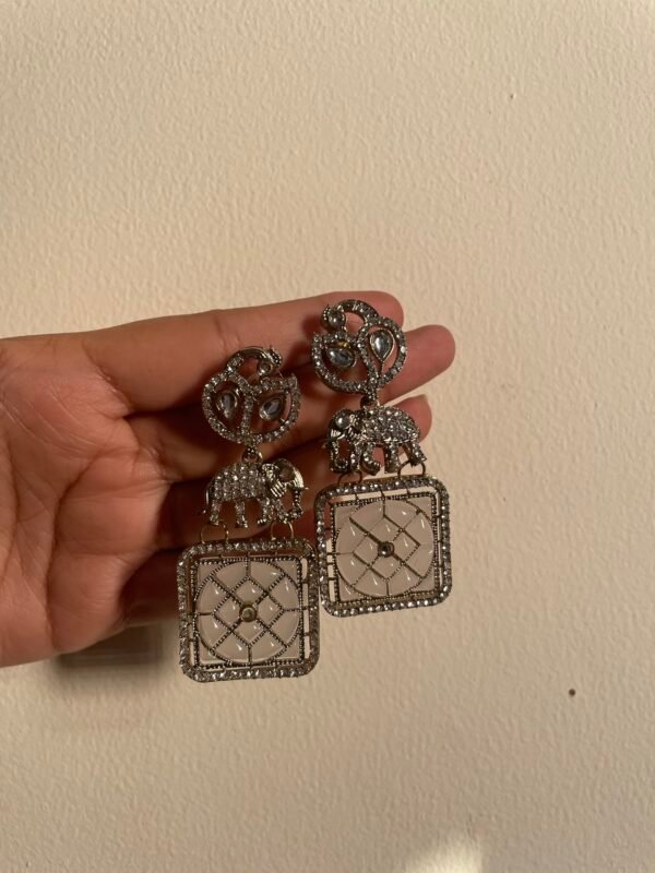 Elegant elephant earrings - Image 2