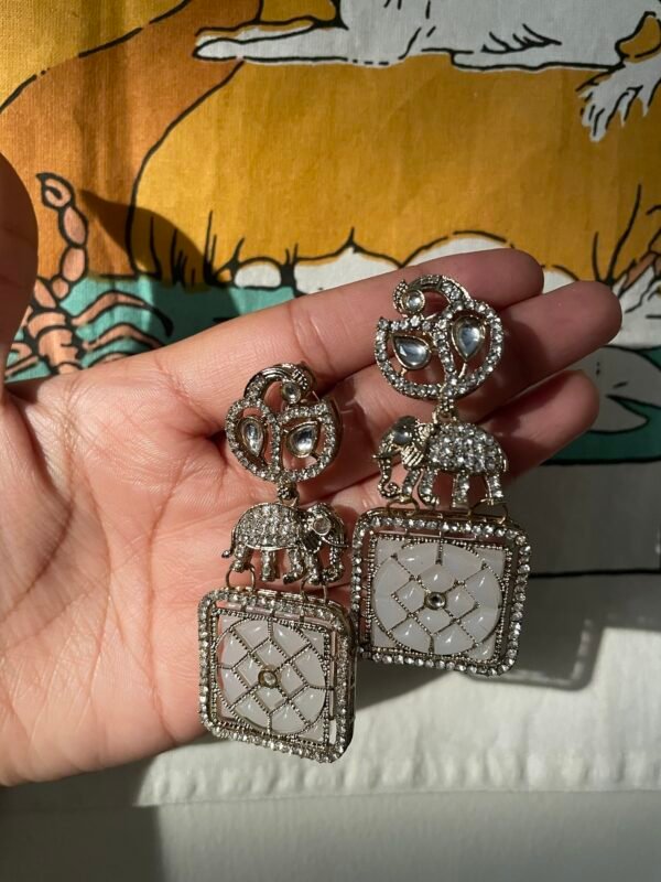 Elegant elephant earrings - Image 4