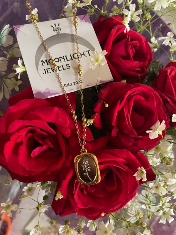 Rose pendant neck chain