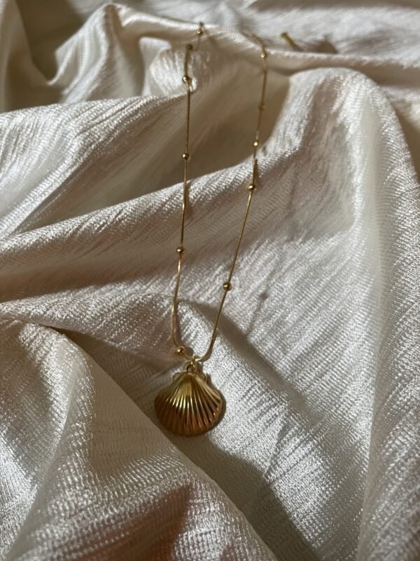 Shell essence charm necklace - Image 2