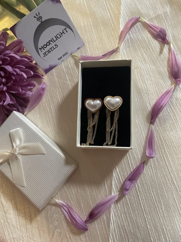 Lustrous Flow Heart earrings - Image 4
