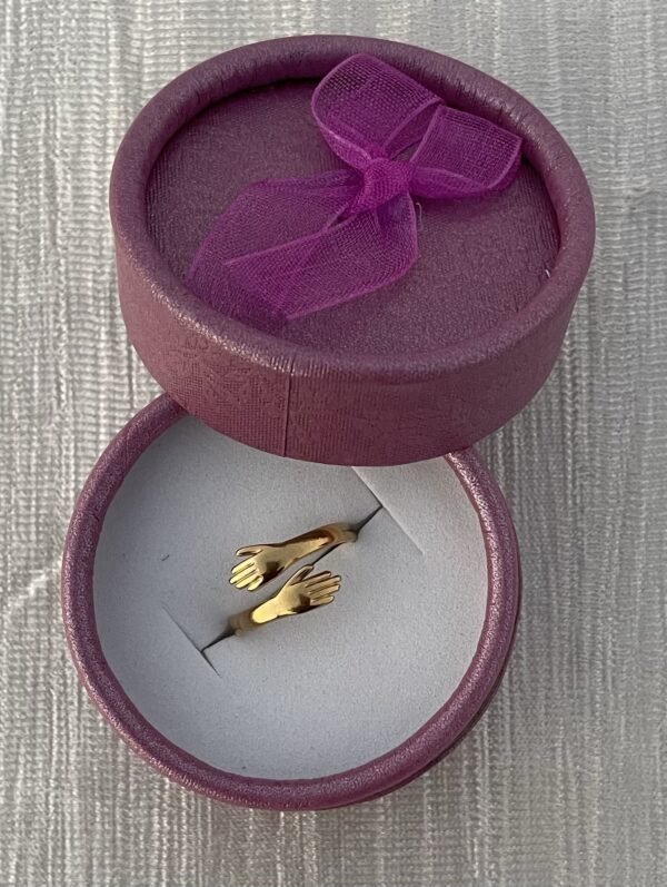 Hug ring