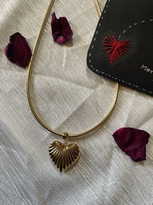 Royal Affection statement Heart necklace - Image 3