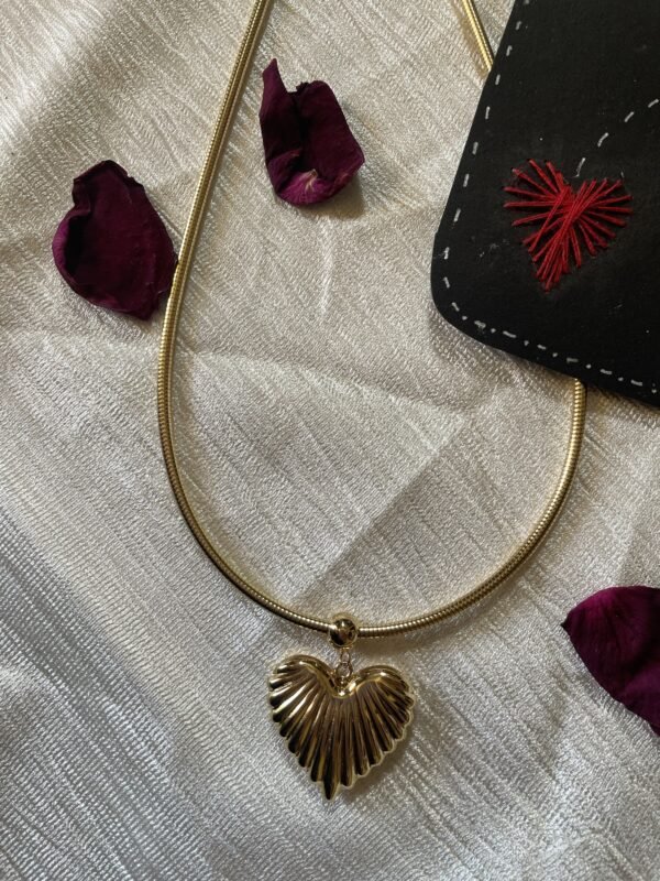 Royal Affection statement Heart necklace - Image 2