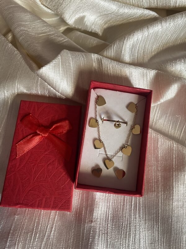 Lovelink Trio Anti tarnish combo set
(Gift box is included) - Image 4